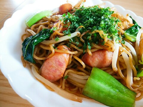 もやしとチンゲンサイとウインナーの焼きそば